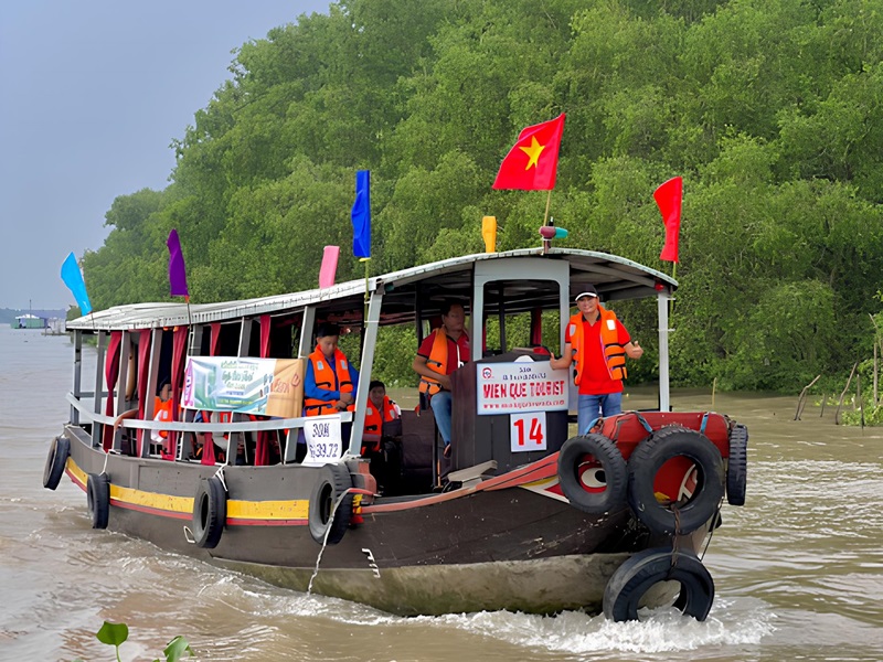 Trải nghiệm tàu du lịch tham quan 4 cồn Long Lân Quy Phụng